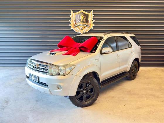TOYOTA HILUX SW4 3.0 SRV 4X4 7 LUGARES 16V TURBO INTERCOOLER DIESEL 4P AUTOMÁTICO